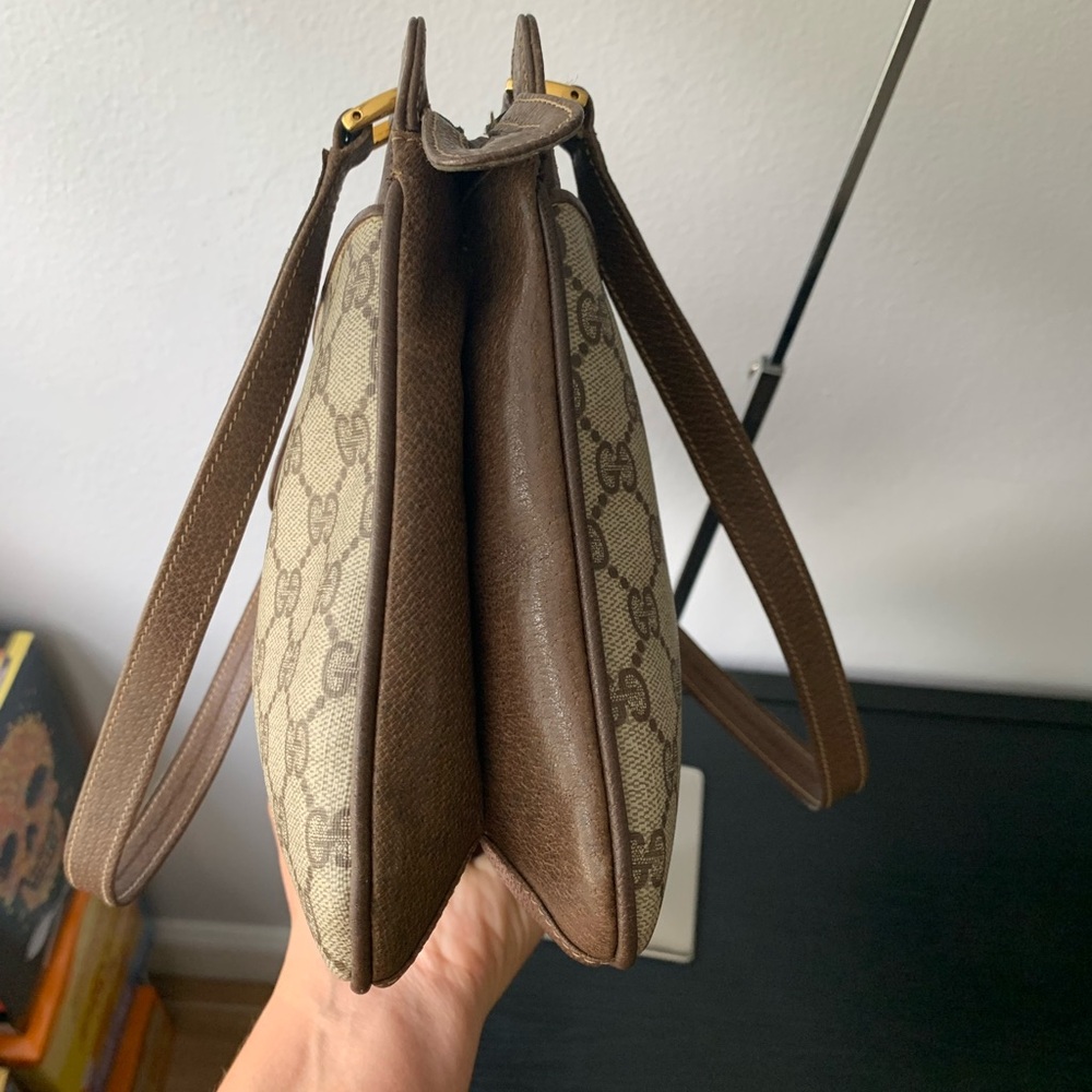 (25) GUCCI 80s Shoulder Bag - Picture 9 of 13